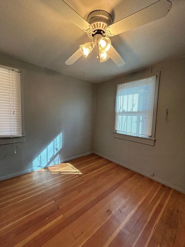 Photo - Beautiful 2 Bedroom 1 Bath / Washer & Dryer Included / Large Yard!