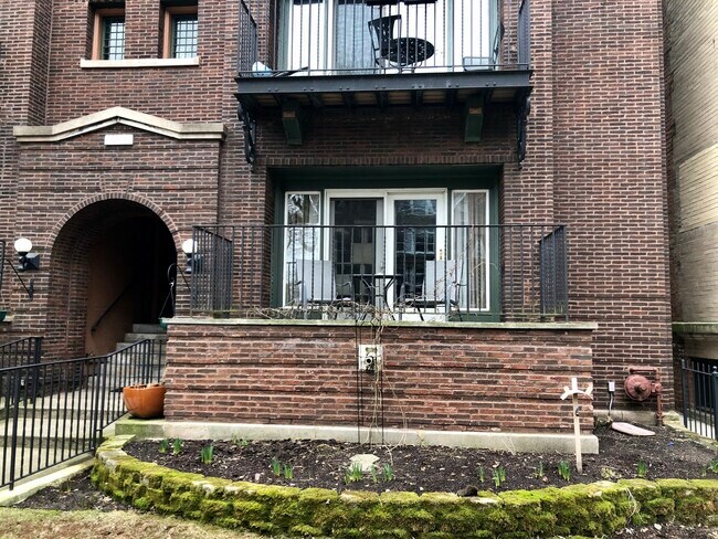 Photo - 1101 W Pratt Blvd Unit 1W