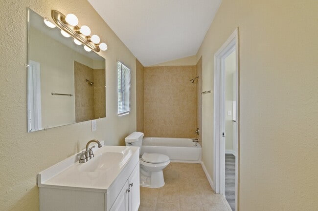 Photo - 10001 Lucore St