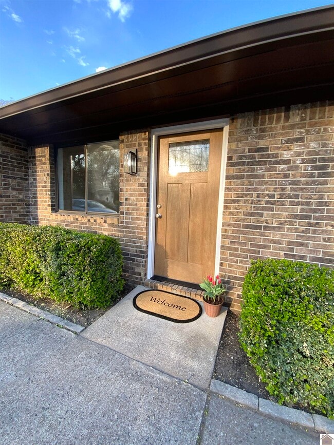 Photo - 200 N 31st St