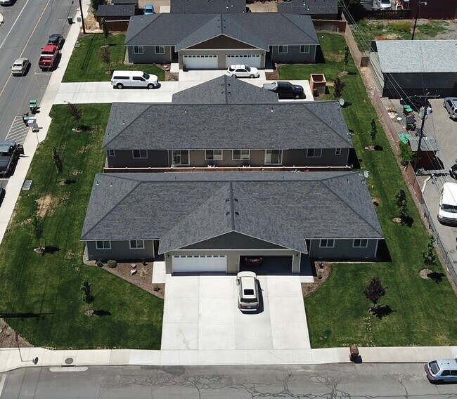 885 NW 2nd St. Unidad 205 NW Meadow Lakes Drive, Prineville, OR  97