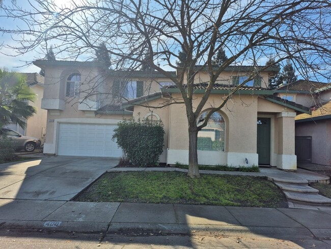 Building Photo - 4 Bedroom 3 Bath home with loft and bonus room