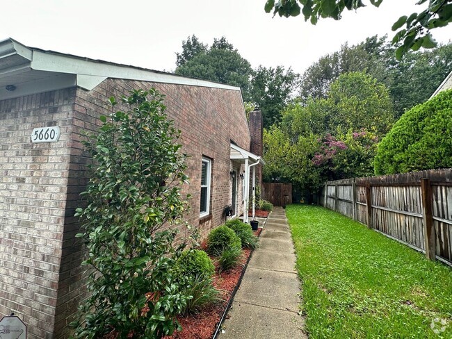 Building Photo - RENT SPECIAL 1/2 OFF 1ST MONTHS RENT IF MO... Rental