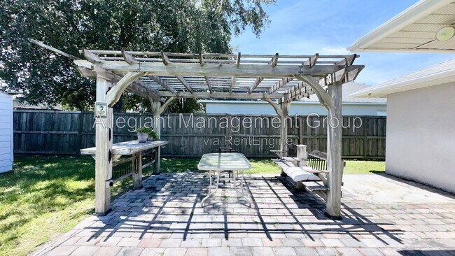 Photo - 620 Brockton Dr