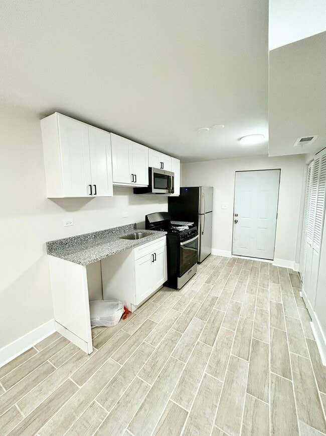 Photo - 1146 N Lawndale Ave Unidad G