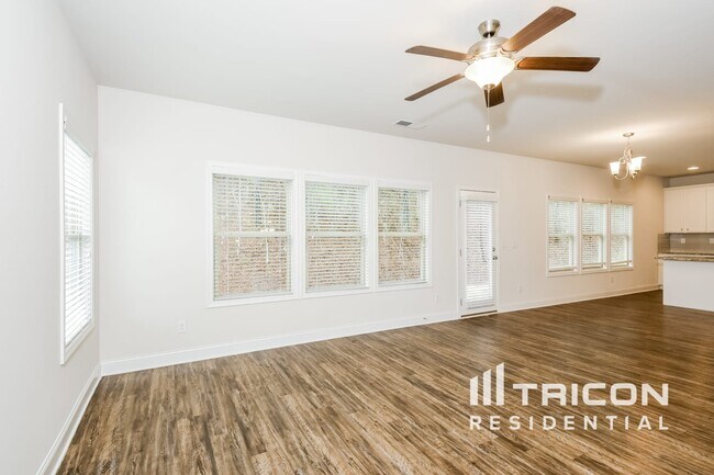 Photo - 592 Ireland Ln