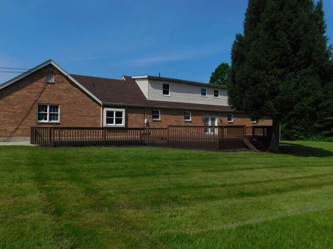 Photo - 5 acres and a Large 6 bedroom house. Extra garages and sheds.