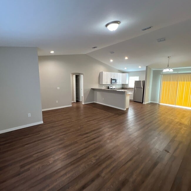 Photo - Available now! Beautiful 3 BD/2BA Home in Belleview!!