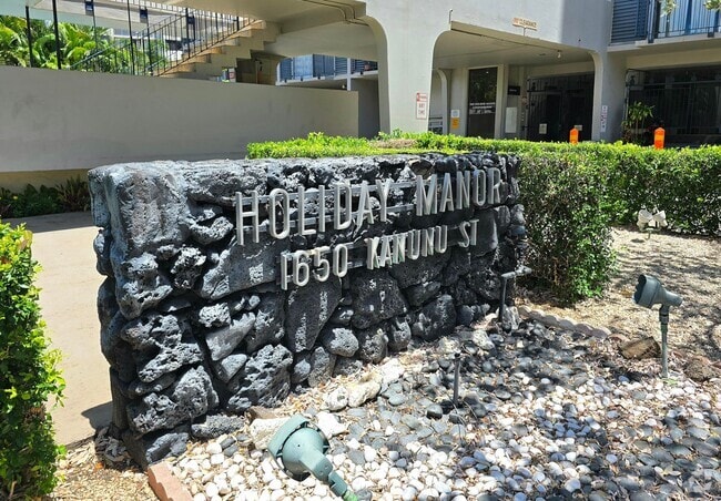Building Photo - Holiday Manor Unit 913 Rental