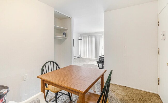Photo - 1327 Wilmot St