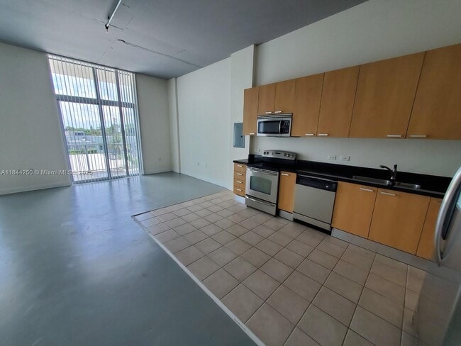 Building Photo - 2100 Van Buren St Unit 305 Rental