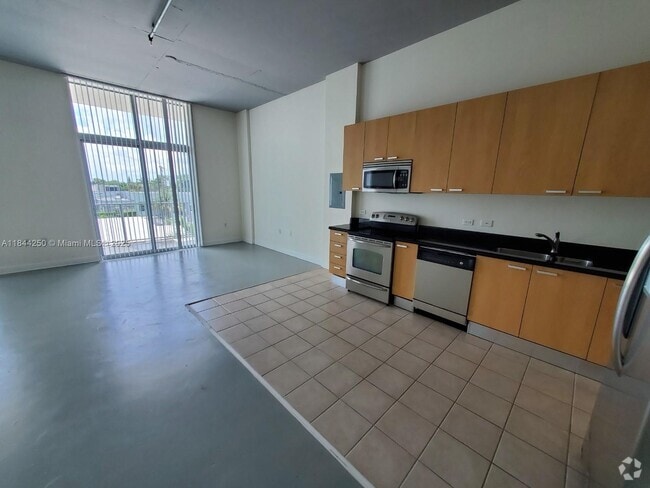 Building Photo - 2100 Van Buren St Unit 305 Rental