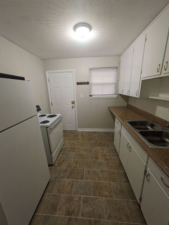 Photo - 2BD/1BA Townhome In Hickory