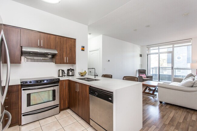 Photo - 319 Merton St