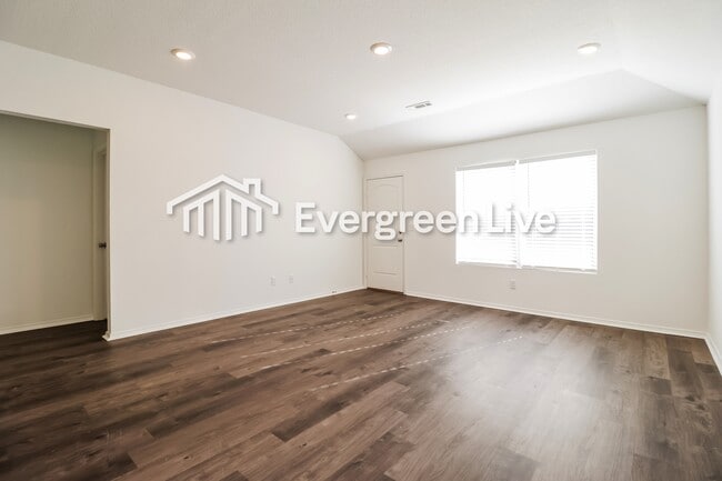 Photo - 185 Sarah Alyse Ln