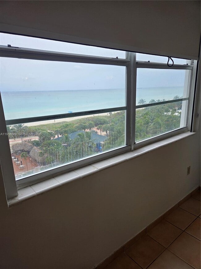 Photo - 5313 Collins Ave Unidad 911