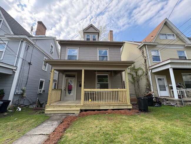 Building Photo - Huge Newly Renovated 4 Bedroom/2 Bath House in Bellevue!