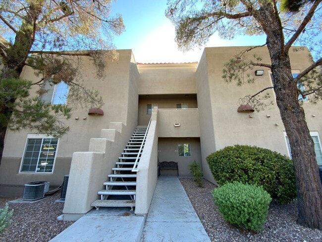 Building Photo - 2 Bed, 2 Bath, Condo with Pools, Fitness Center & Balcony located in Las Vegas, Nevada.