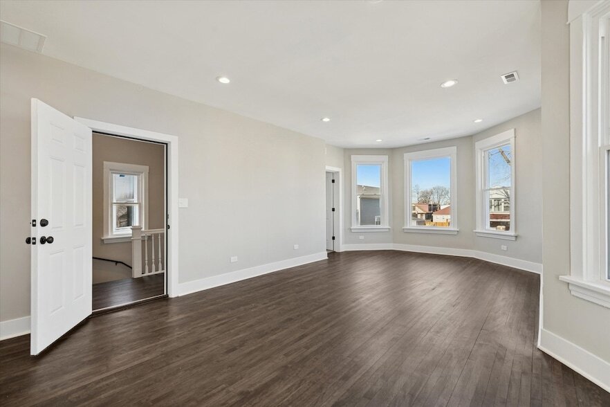 Photo - 4845 W Potomac Ave Unidad 2
