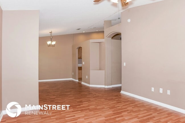 Photo - 225 Gordon Rd NW