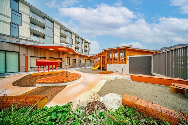 Photo - 8188 Fraser St