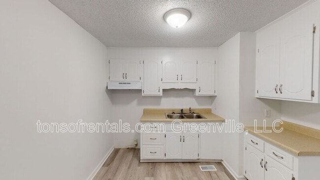 Photo - 233 Camellia Cir