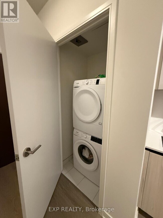 Photo - 425 Front St E Unité 713