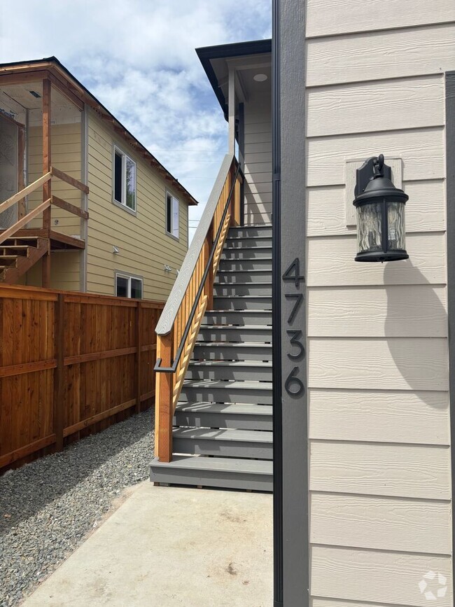 Building Photo - 6920-1t - 4734-4736 Gebhard Unit 4736 Rental