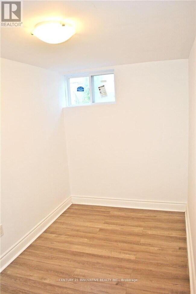 985 Victoria Park Ave