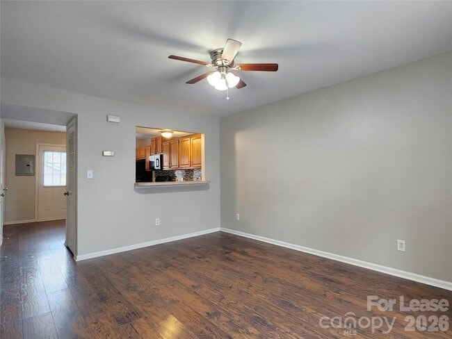 Photo - 268 Southcircle Dr NW