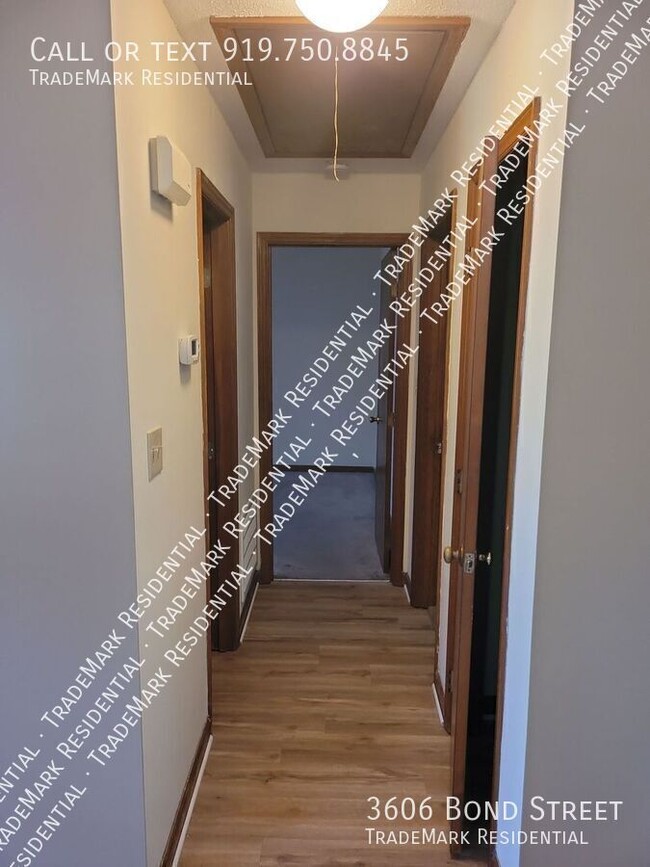 Photo - 3606 Bond St