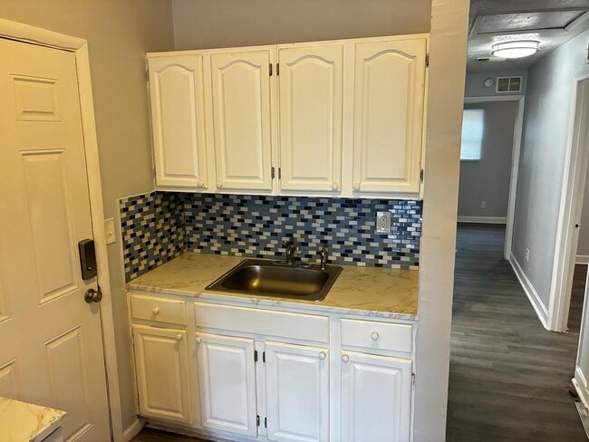 Photo - 1146 Phelps St