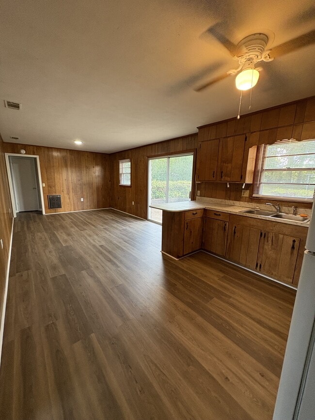 Photo - 603 Waters Dr