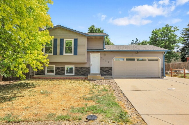 $2,595.00, 4 bed, 2 bath, located in Auror... - $2,595.00, 4 bed, 2 bath, located in Auror... Apartment