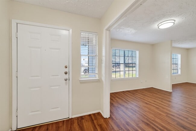 Photo - 15811 Pfeiffer Dr