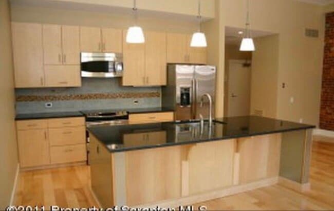 Building Photo - 529 Bogart Pl Unit 202
