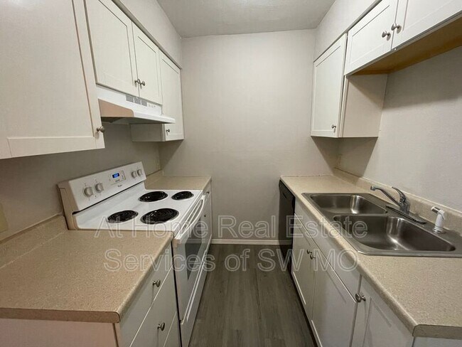 Photo - 900 S Crutcher Ave Unit Apt #4