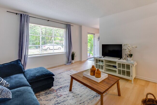 Photo - The Munson Retreat, Furnished 3 bed 2 bath near Munson Park