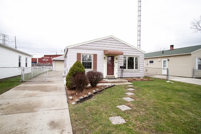 Photo - 731 Reineck Dr House