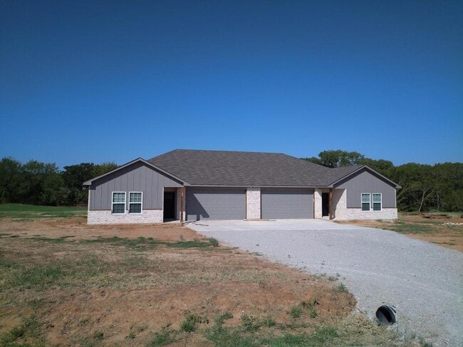 Photo - 484 Sandy Beach Rd