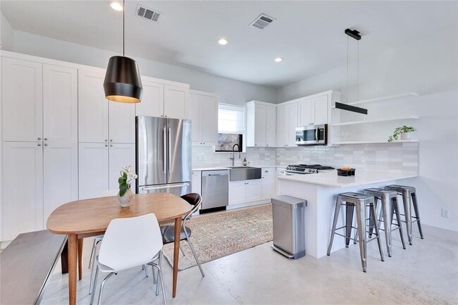 Building Photo - 2105 Pennsylvania Ave Unit 2