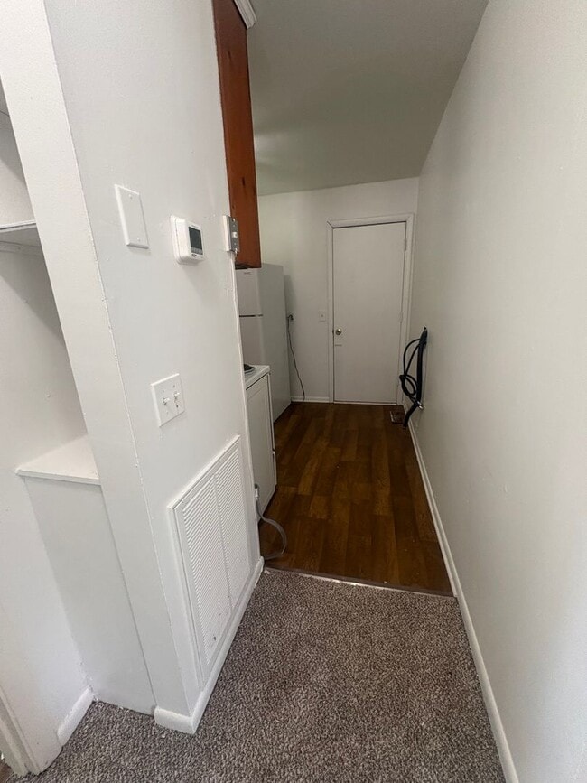 Photo - 1018 Curdwood Blvd Unit B