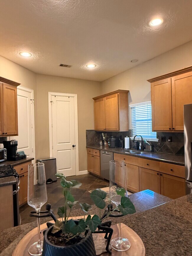 Photo - 5811 Maxie St