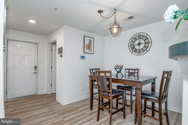 Building Photo - 1066 Gardenview Loop Unit 302