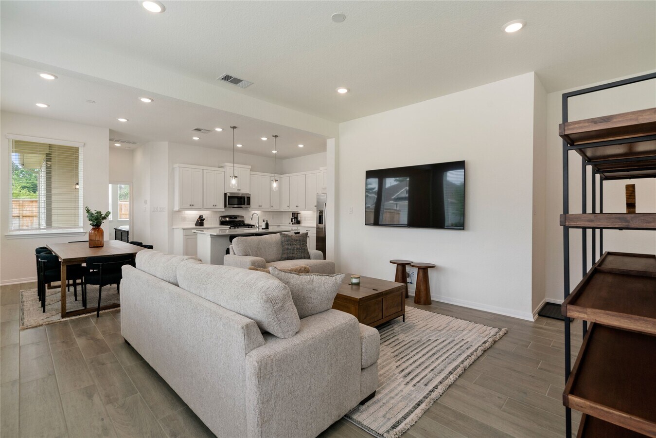 Photo - 603 Silver Pear Ct