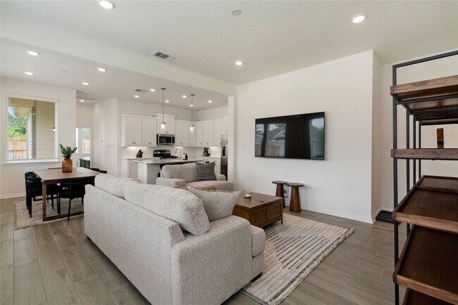 Photo - 603 Silver Pear Ct