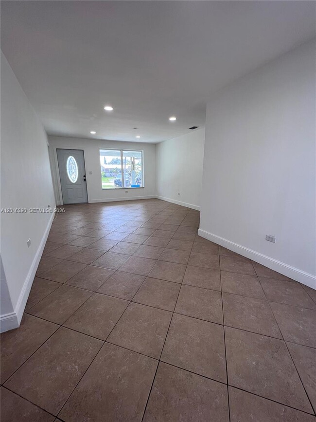 Photo - 600 N 70th Terrace