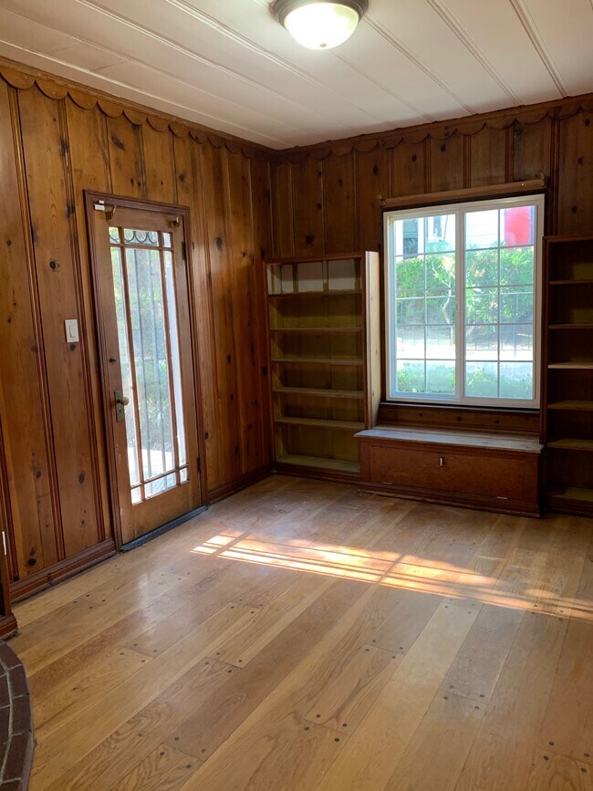 office/Den - 3650 Mount Vernon Dr