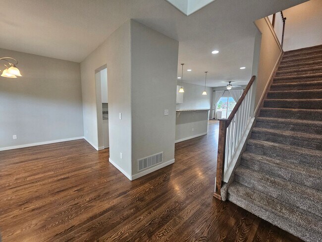 Photo - 1350 Alveston St