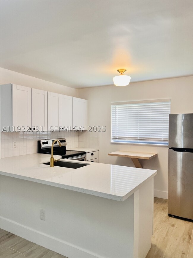 Photo - 910 SW 4th St Unit 3